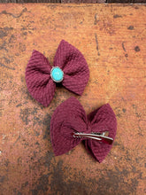Load image into Gallery viewer, Maroon and turquoise piggy hair bows