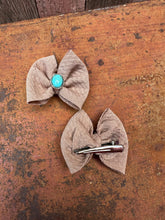 Load image into Gallery viewer, Tan and turquoise piggy hair clips