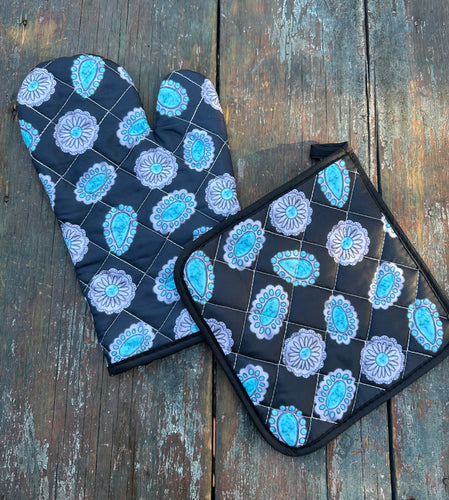 Turquoise concho oven mitt pot holder set