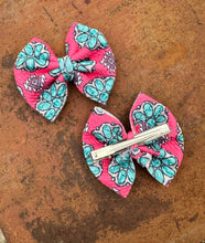 Load image into Gallery viewer, Turquoise and pink concho baby piggy bow clips