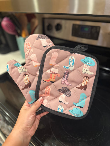 Boots oven mitt/ pot holder set