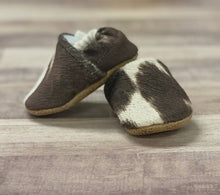Load image into Gallery viewer, Faux print cowhide baby moccasins