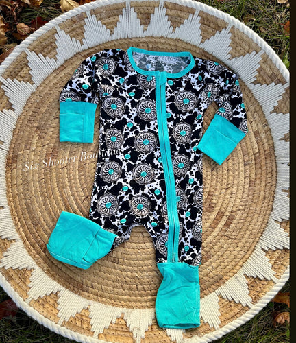 Cowprint concho bamboo sleeper