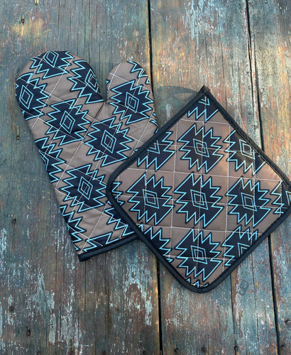 Brown Aztec oven mitt pot holder set