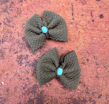Load image into Gallery viewer, Green and turquoise piggy bow hair clips