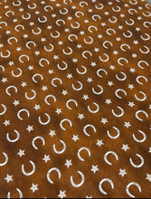 Load image into Gallery viewer, Rusty horseshoe bamboo crib sheet