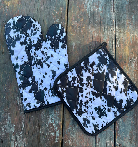 Cowprint oven mitt pot holder set