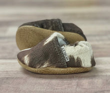 Load image into Gallery viewer, Faux print cowhide baby moccasins