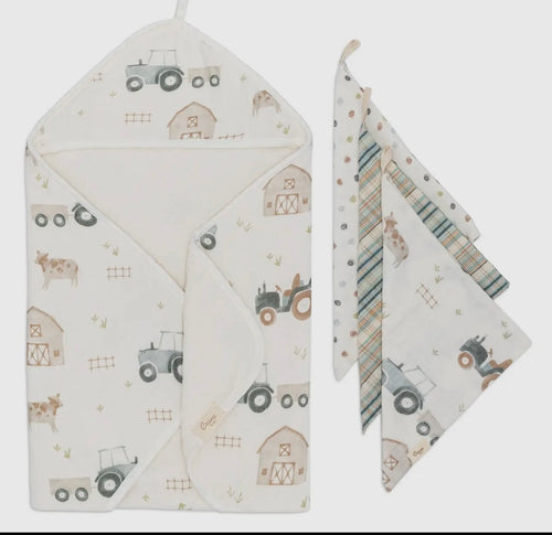 Farmhouse tractor hooded towel cloth set