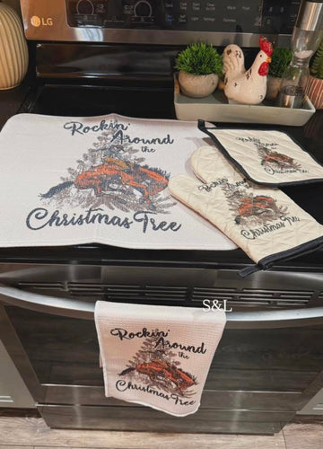 Rockin around the Christmas tree kitchen set