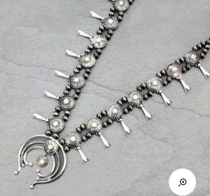 White and silver long squash necklace