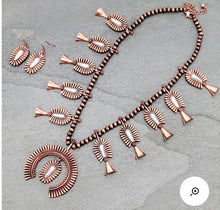 Load image into Gallery viewer, Bronze and white squash necklace set