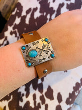 Load image into Gallery viewer, Concho arrow bracelet