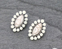 Load image into Gallery viewer, White post cluster earrings