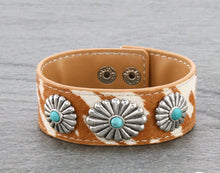 Load image into Gallery viewer, Cowhide style concho bracelet