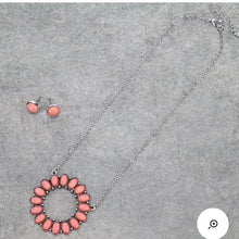 Load image into Gallery viewer, Pink oval cluster necklace