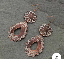 Load image into Gallery viewer, Bronze lightweight metal earrings