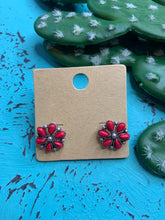 Load image into Gallery viewer, Red  cluster post earrings