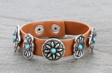 Load image into Gallery viewer, Concho snap bracelet