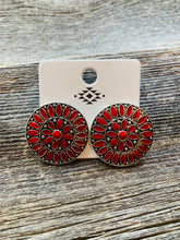 Load image into Gallery viewer, Red  cluster earrings