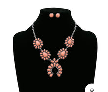 Load image into Gallery viewer, Pink cluster squash necklace