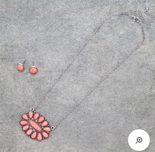 Simple pink cluster necklace