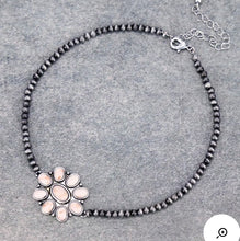Load image into Gallery viewer, White cluster choker necklace