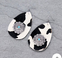 Load image into Gallery viewer, Black and white leather concho earrings