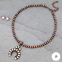 Load image into Gallery viewer, Bronze and white simple squash necklace