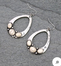 Load image into Gallery viewer, White and silver earrings