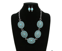 Load image into Gallery viewer, Turquoise cluster necklace