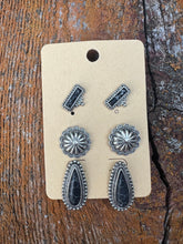 Load image into Gallery viewer, Black and silver earring set