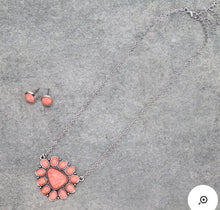 Load image into Gallery viewer, Pink cluster necklace